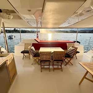 Floatinn Boat-bnb Genf